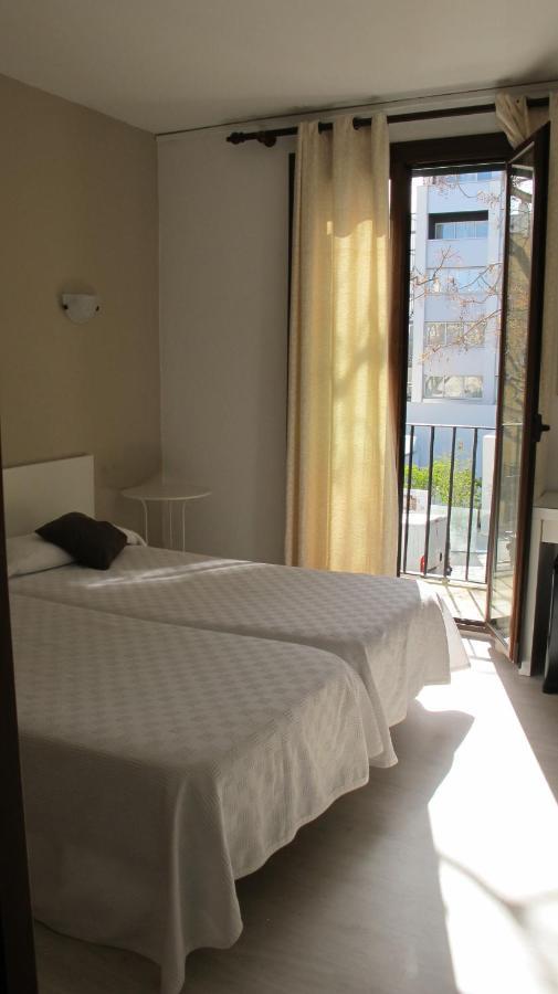 Hostal Pinar Palma de Mallorca Bagian luar foto